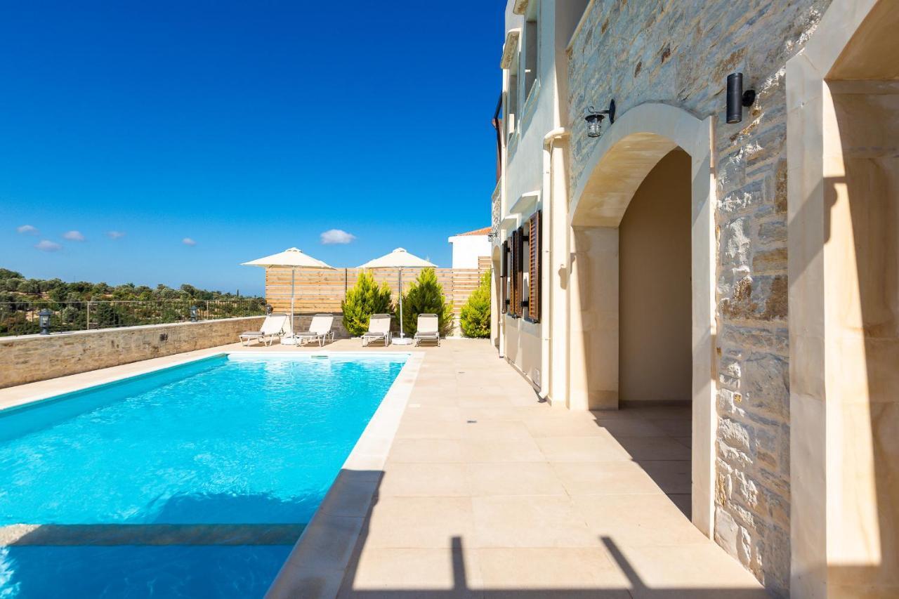 Ilys Home, A Country-chic Retreat With Pool & Bbq, By Thinkvilla * Μαργαρίτες