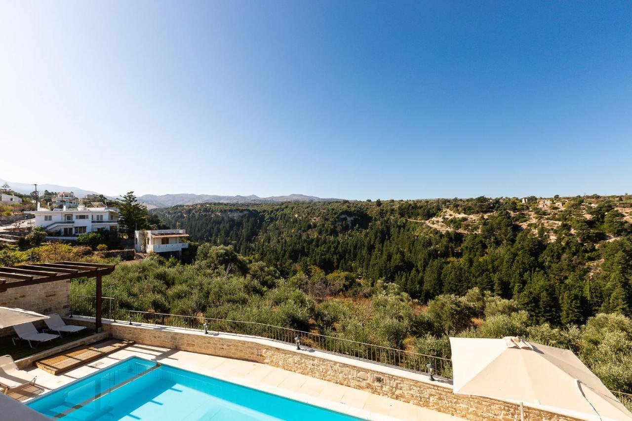 Ilys Home, A Country-chic Retreat With Pool & Bbq, By Thinkvilla Βίλα