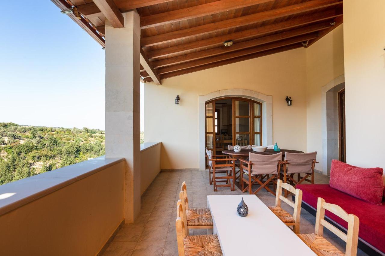 Ilys Home, A Country-chic Retreat With Pool & Bbq, By Thinkvilla *