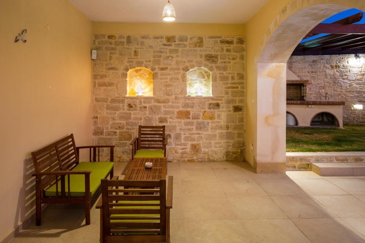Ilys Home, A Country-chic Retreat With Pool & Bbq, By Thinkvilla Βίλα Μαργαρίτες