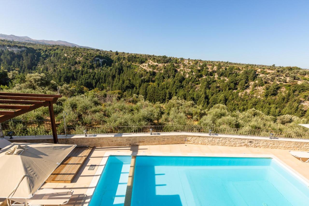 Ilys Home, A Country-chic Retreat With Pool & Bbq, By Thinkvilla *